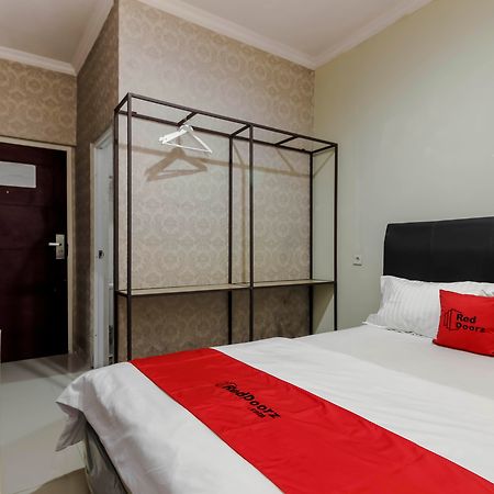 Reddoorz Plus Near Lippo Cikarang Mall Bekasi Exteriör bild