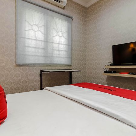 Reddoorz Plus Near Lippo Cikarang Mall Bekasi Exteriör bild