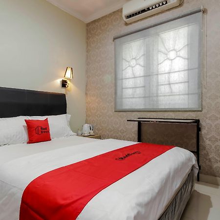 Reddoorz Plus Near Lippo Cikarang Mall Bekasi Exteriör bild