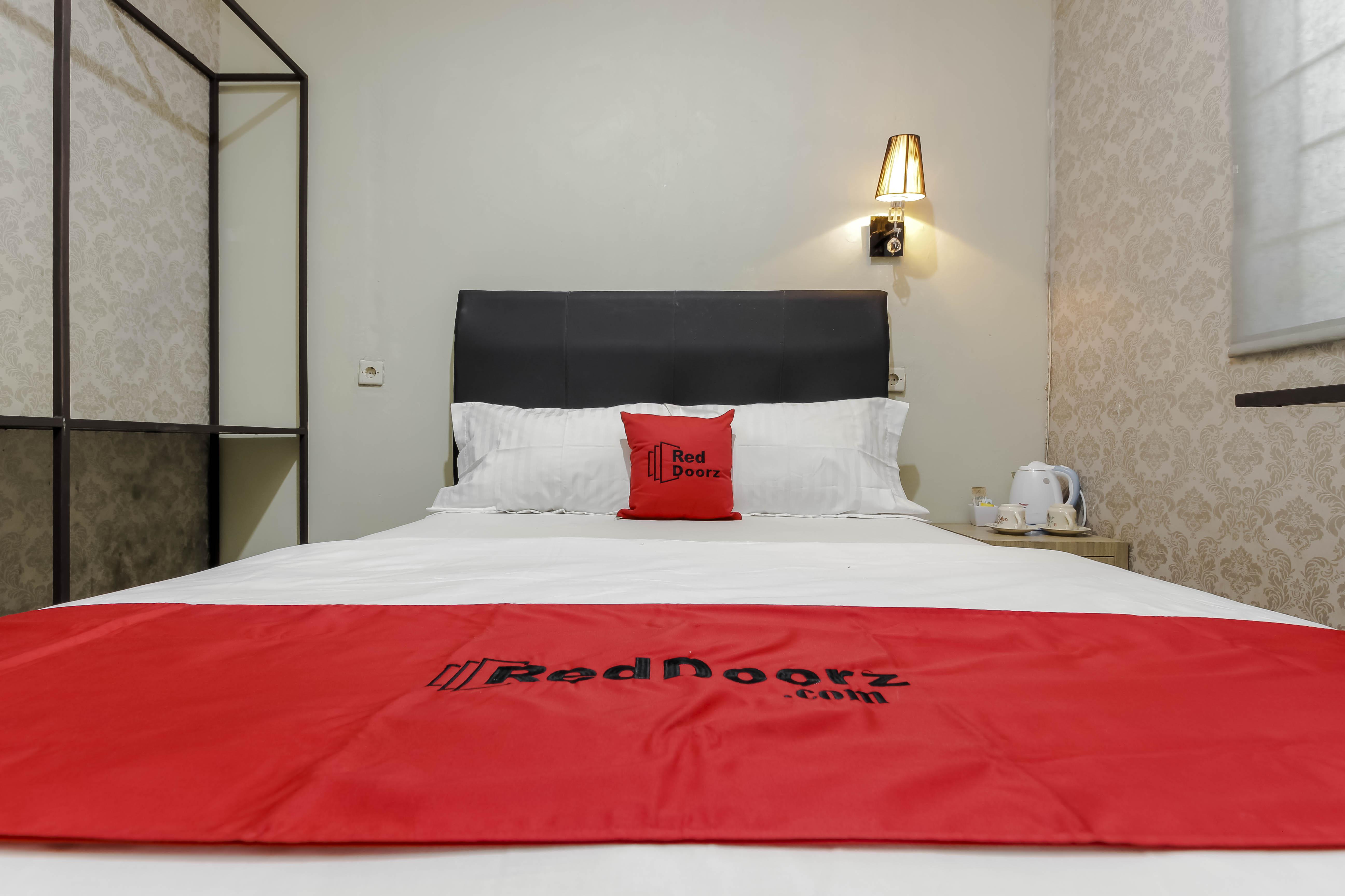 Reddoorz Plus Near Lippo Cikarang Mall Bekasi Exteriör bild