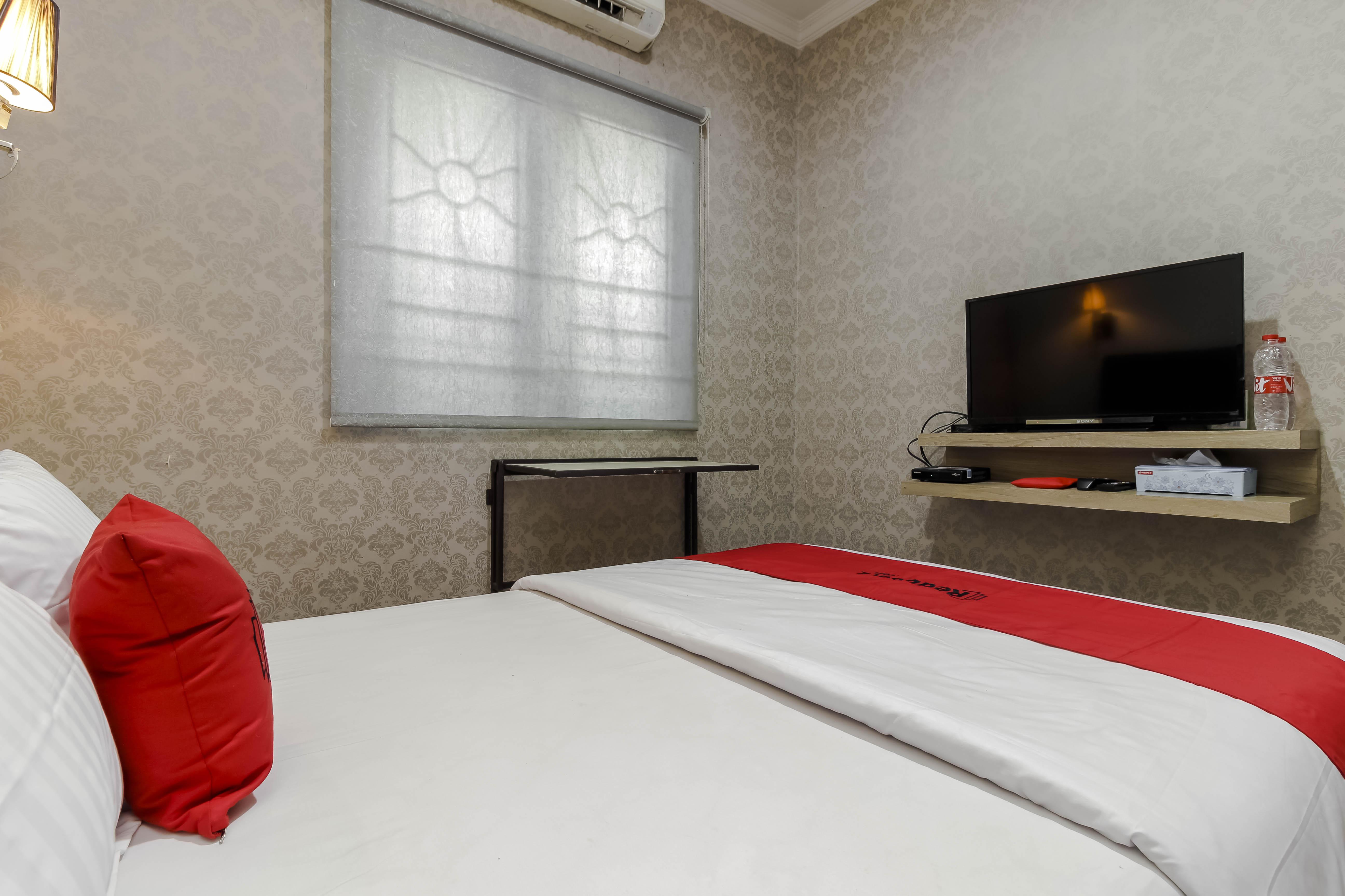 Reddoorz Plus Near Lippo Cikarang Mall Bekasi Exteriör bild