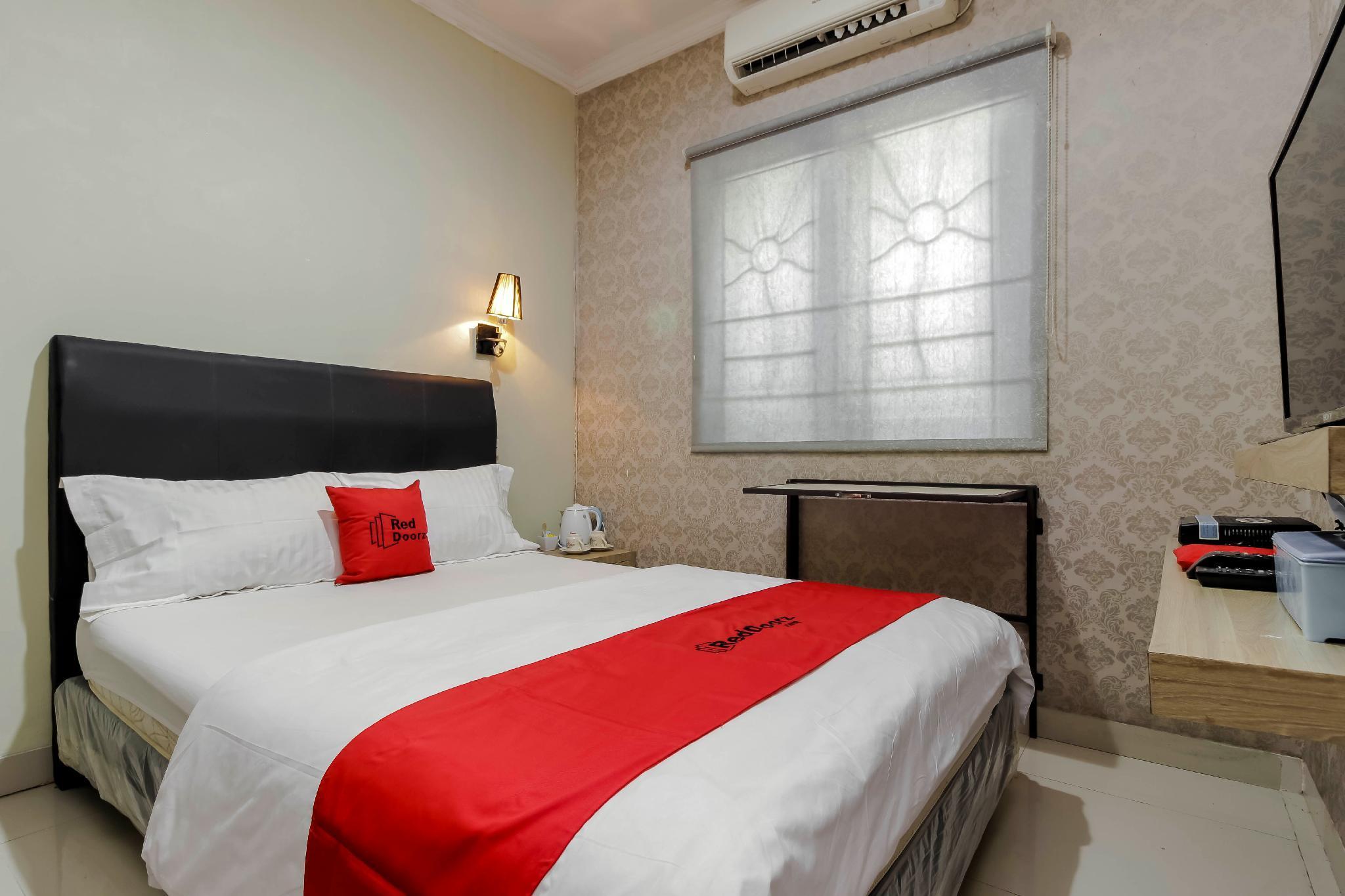 Reddoorz Plus Near Lippo Cikarang Mall Bekasi Exteriör bild